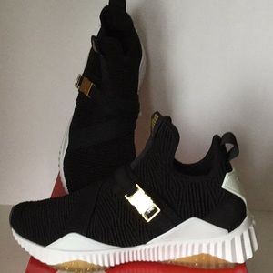 Puma Women’s Sneakers 8.5